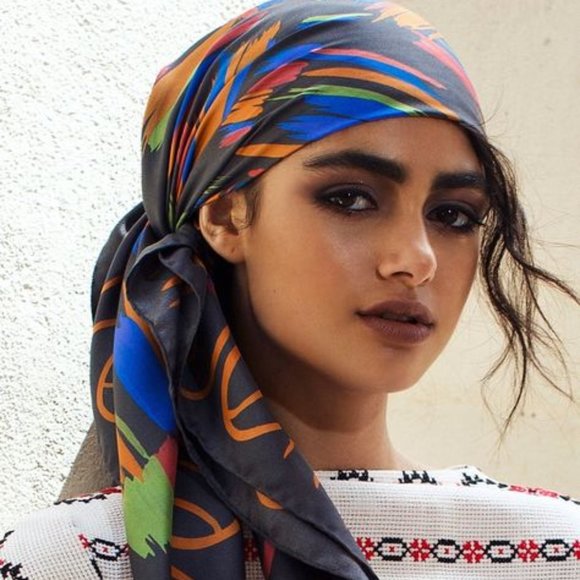 The Art of the Scarf - A Little Inspiration for Wearing the Perfect Accessory - Picture 14 of 16